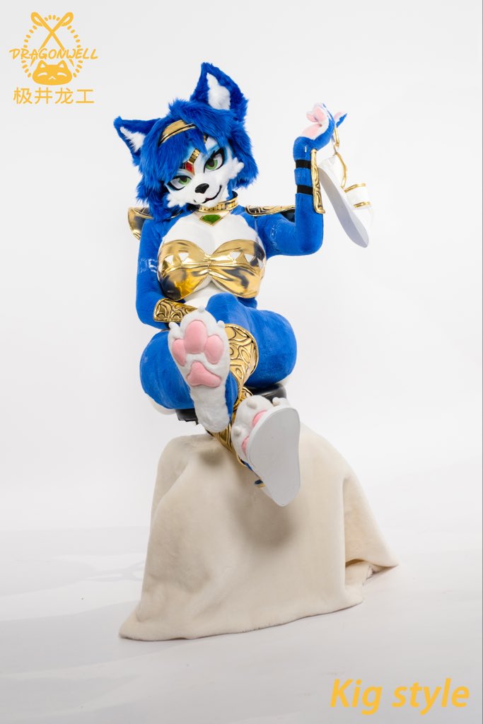 DragonwellFurry's tweet image. Want to challenge me, warrior?

How are you so strong!

I&apos;m so sorry!

Owner:@PhoebeFurry 

#furry #fursuit #DragonWell #StarFox #Krystal #Nintendo