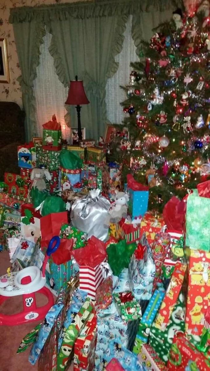 BerriFrog's tweet photo. My Christmas Aesthetic 🎅☃️ https://t.co/f0B19W8B9D