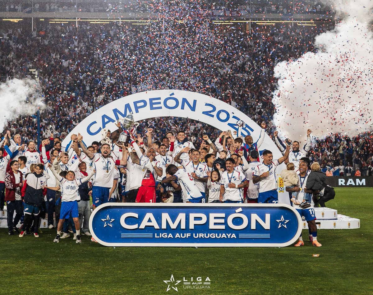 ¿Ganarle al tradicional rival en casa y salir campeones? 
Femenino: ✅
Masculino: ✅