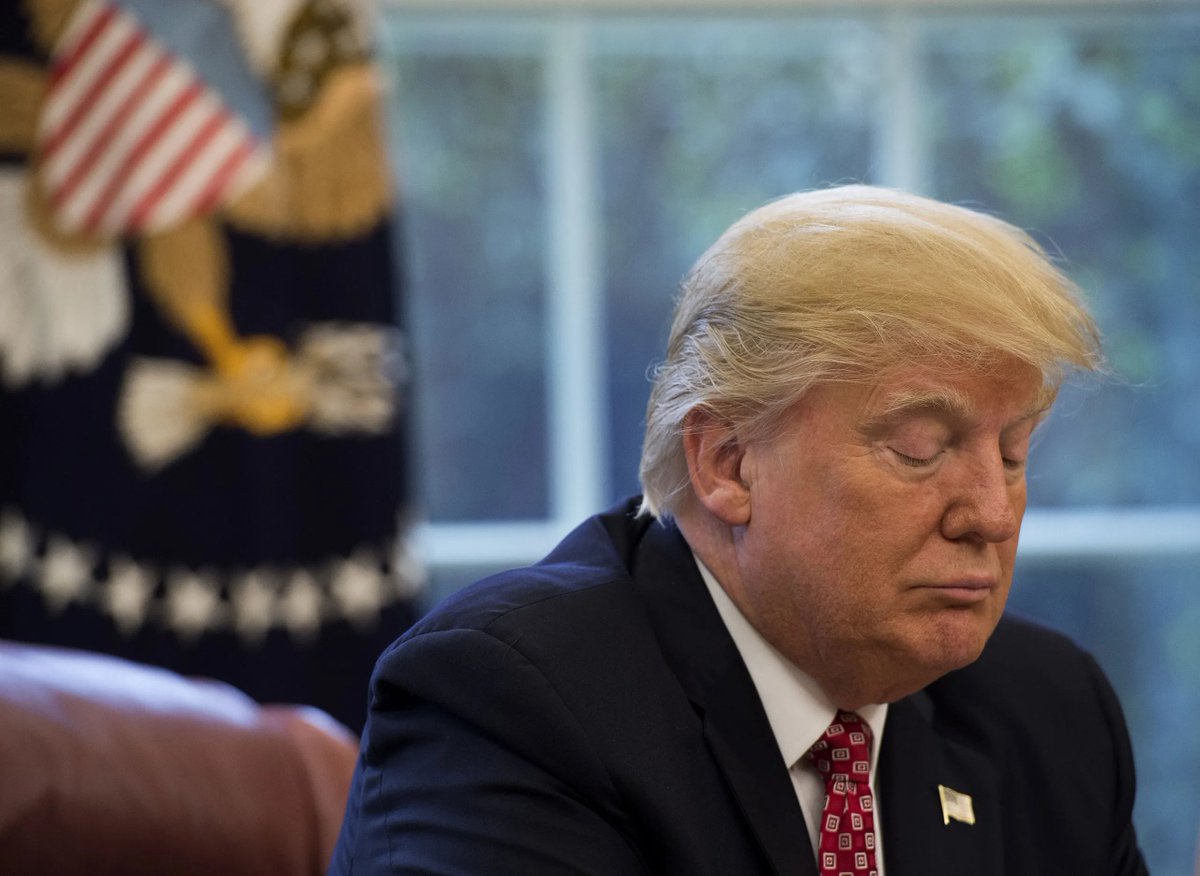 altavozecu_'s tweet image. 🇺🇸 #EEUU | ¿CUÁNTO DURARÁ LA SUSPENSIÓN DE ASILOS?

El presidente estadounidense, @realDonaldTrump, dijo que su gobierno planea mantener suspendidas las decisiones de #asilo por “mucho tiempo”, luego de que un afgano supuestamente atacara a 2 guardias nacionales cerca de la