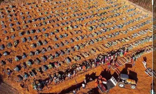 choquei's tweet image. 🚨ARQUIVO: Há 6 anos, em Wuhan, na China, um homem começou a apresentar sintomas de uma doença que depois seria reconhecida como o primeiro caso de COVID-19, marcando o início da pandemia.

Mais de 6,9 milhões de pessoas morreram no mundo por complicações da doença.

No Brasil, o…