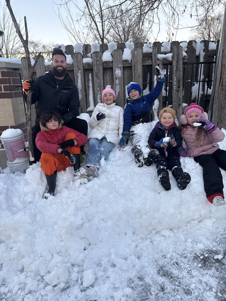 Back to back snow days made for a great weekend. 

Kid in the orange and red looks like he’s having a blast.