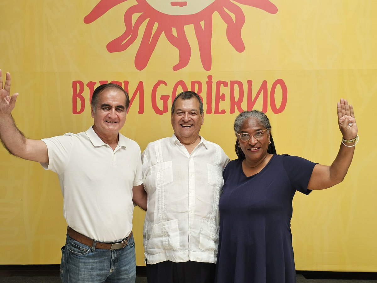 JorgeNietoMon's tweet image. Hoy viví una verdadera fiesta democrática junto a nuestras y nuestros militantes.
Al votar, y al ver las fotos que me llegan desde tantas regiones, siento con claridad que este proyecto se sostiene en ustedes: en su presencia, su convicción y su cariño por el Perú.