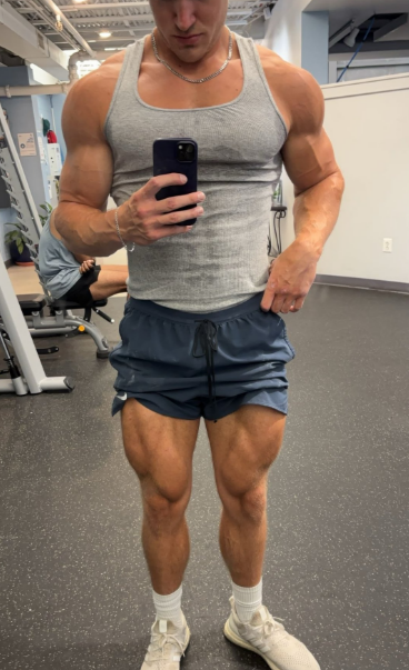 AmericanAlphas1's tweet photo. Lowkey the bro @Land0n02 got one of the best bodies fr 😛😛 https://t.co/C3nliCF6q8