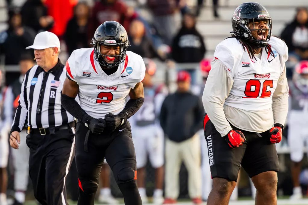 joshhough200's tweet image. Best plays of 2025 season #AGTG🙏🏾 hudl.com/v/2THmeP