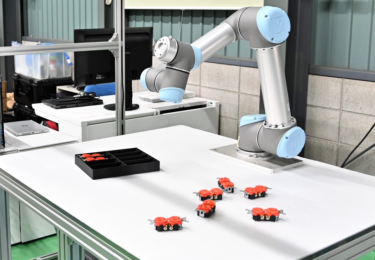 johnancorp's tweet image. ウェブサイトで「原理試作開発ソリューション」ページを公開🤖画像AIやロボット制御（ROS）を用いたロボット制御を組み合わせ、短期間でPoC（実現性確認）を行うことで、製品化までのスピードを加速するサービスです。johnan.com/solution/techn…　#JOHNAN #ロボット #自動化 #ROS #AI #製品化