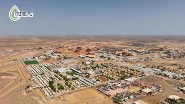 توقفت بترومسيلة عن الإنتاج النفطي بالكامل،ما أدى لإطفاء المحطة الغازية ودخول وادي حضرموت في وضع حرج، ومع استمرار وجود جماعات مسلّحة مرتبطة ببن حبريش داخل الحقول سحبت الشركة معداتها الثقيلة من المقاولين، في خطوة تهدد بإيقاف الأعمال وتمسّ أرزاق العمال الحضارم
#زاهر_بن_الشيخ_ابوبكر