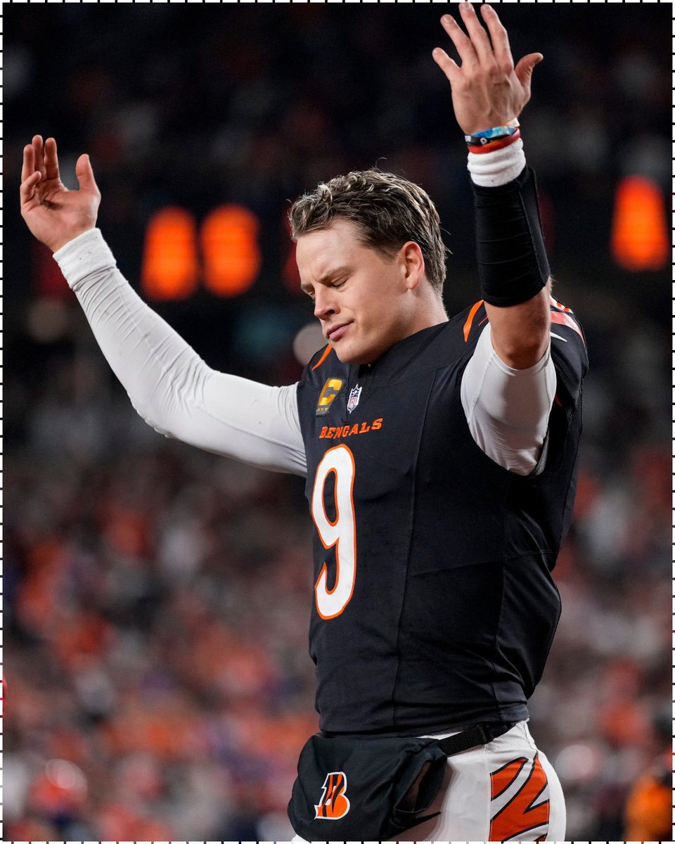 MySportsUpdate's tweet image. AFC North standings:

Ravens: 6-6
Steelers: 6-6
Bengals: 4-8
Browns: 3-9

Steelers at Ravens next week.

And Cincy is still VERY alive. They have Buffalo next week.