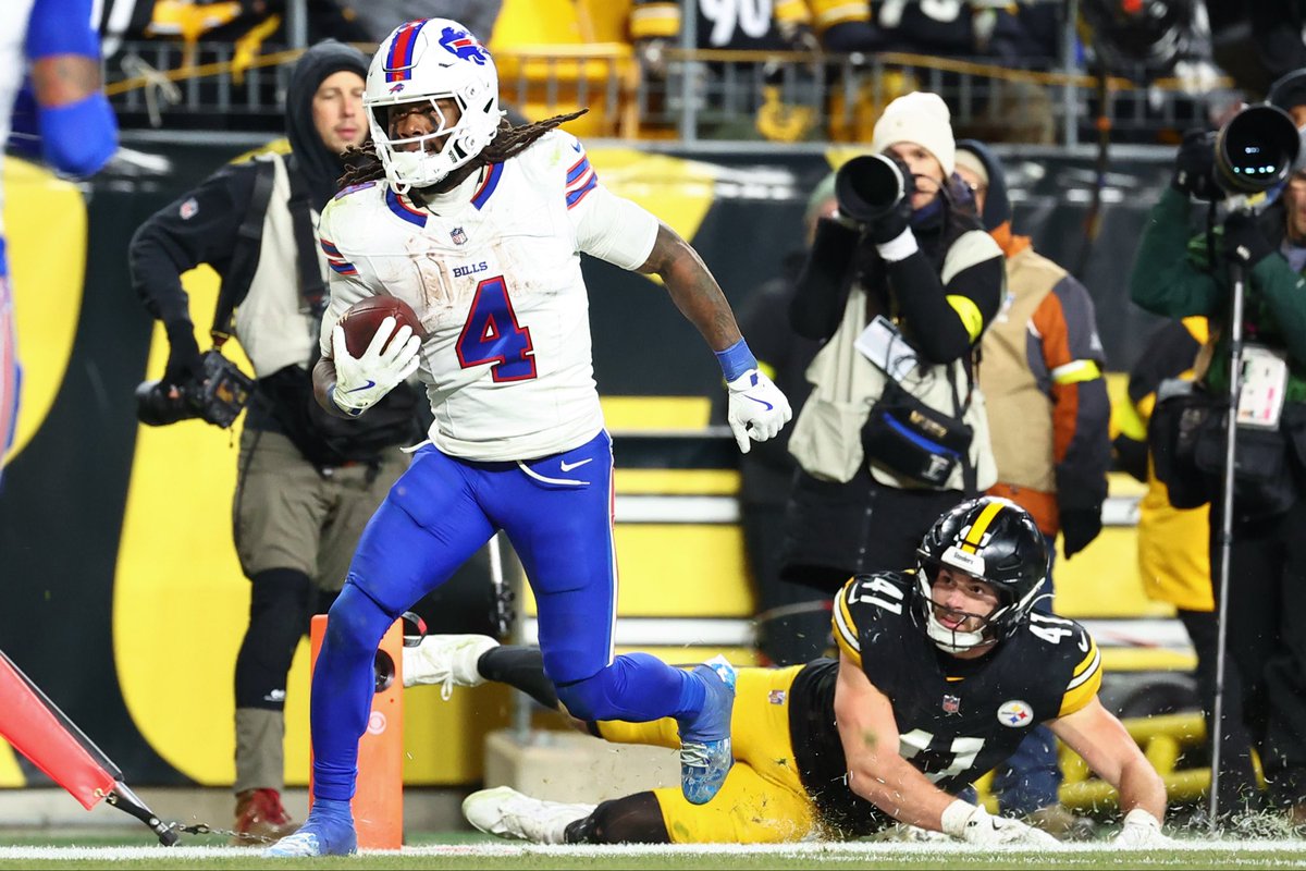 BuffaloBillsPR's tweet photo. The Bills have surpassed 240 rushing yards today, marking the most rushing yards at Pittsburgh by an opposing team since 1975 (Buffalo - 310 yards on 9/28/75). https://t.co/Y2NeB3S1up