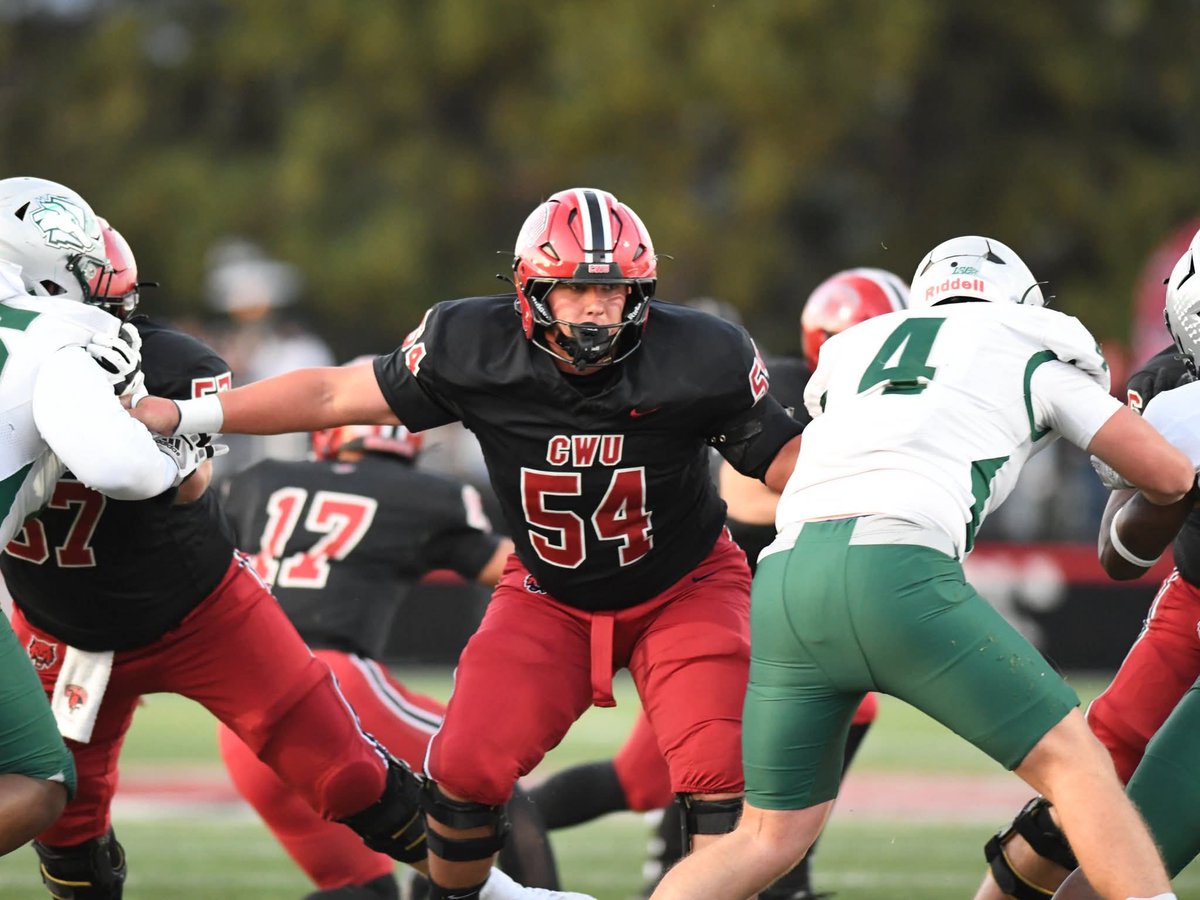 CWUWildcatNtn's tweet photo. With 68% of the votes, @LoneStarConf Offensive Lineman of the Year @edwards_slade has also been voted the @CWUWildcatNtn Football Offensive Player of the Year! @CWUFB
@ValleySportsPix https://t.co/WkTS99Iu1L