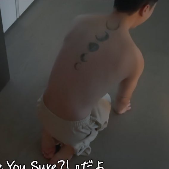 delicatjimi's tweet photo. A CINTURA MINÚSCULA E A TATUAGEM CANALHAAAAA https://t.co/fq3nBQ7K2S