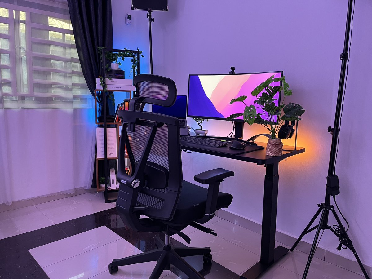 Val_Gadget's tweet photo. December wish list:

- 8 or 10 figures
- sell 105 laptops 
- sell 100 solar generator 
- 160 Deliveries
- dash one person laptop 

🧎🏽‍♂️God go run am

Thank you for all the retweet I’ve sold over 240+ laptops already

Dell Daddy