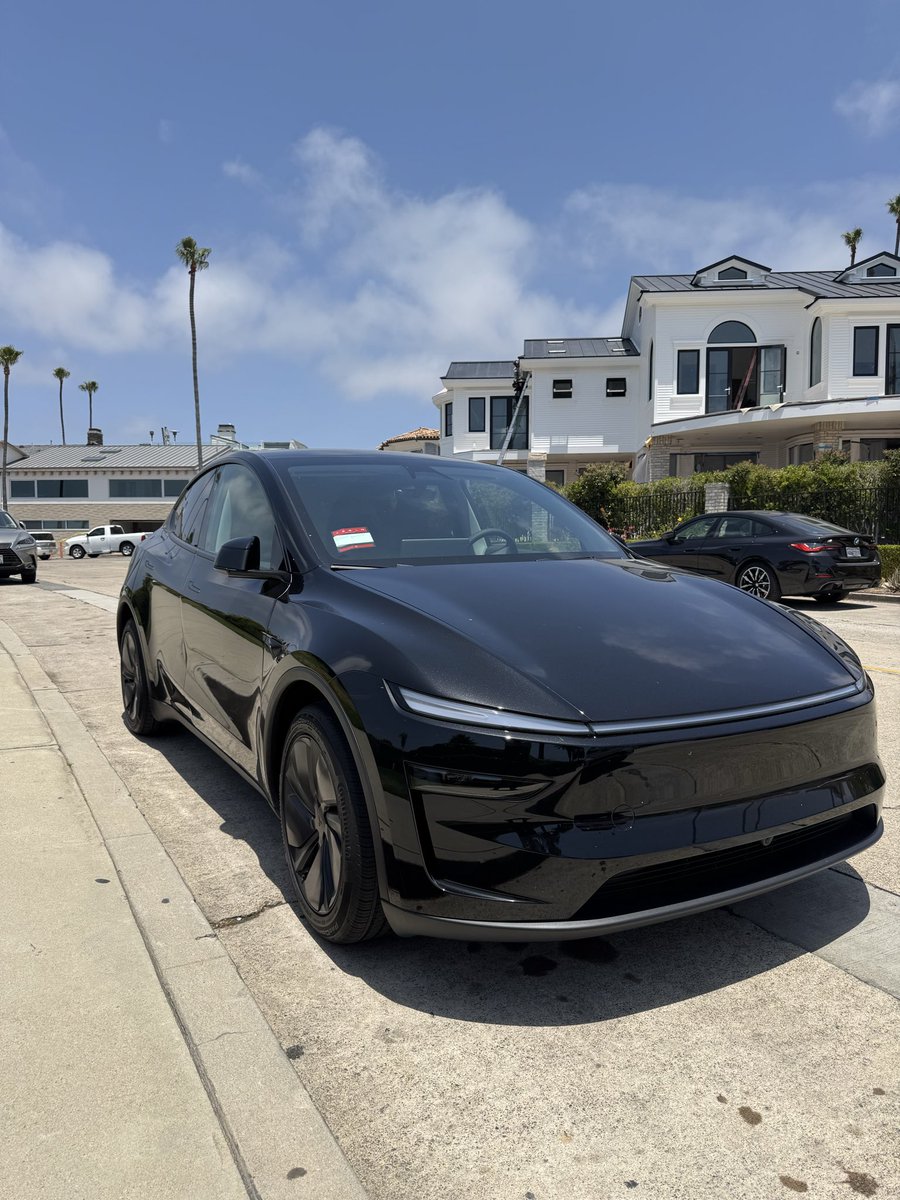 Filipponews's tweet photo. @AndreaGiuricin Mi sono preso the 2026 model Y with FSD 👊 ho smesso di guidare 😎🇺🇸 https://t.co/PozBCSQupK