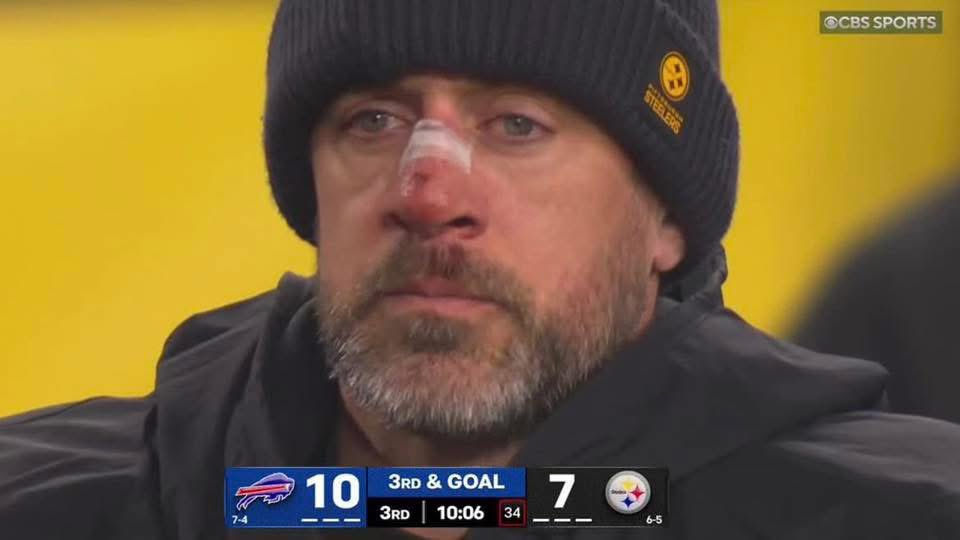 3StringPodcast's tweet photo. Walking into work tomorrow after being off for four days for Thanksgiving. https://t.co/tqV2yVN7LP