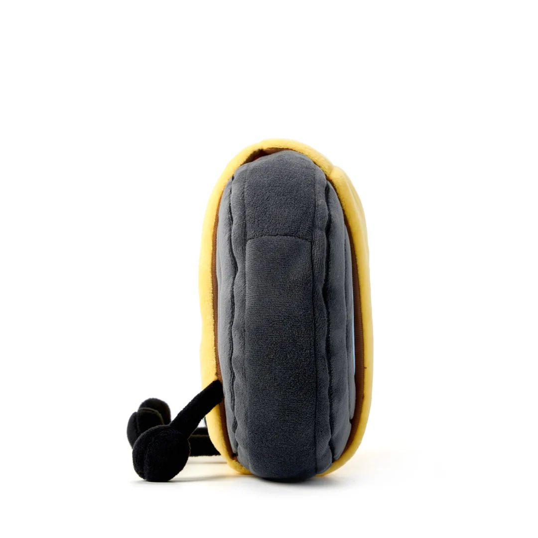 duskhasvanished's tweet image. Hello!! Does anyone else have the Record (BURNER) plush? I just got mine today and it looks different from the photos online

Help would be greatly appreciated!! #osc #objectshow #objectshowcommunity @OSCplush_news