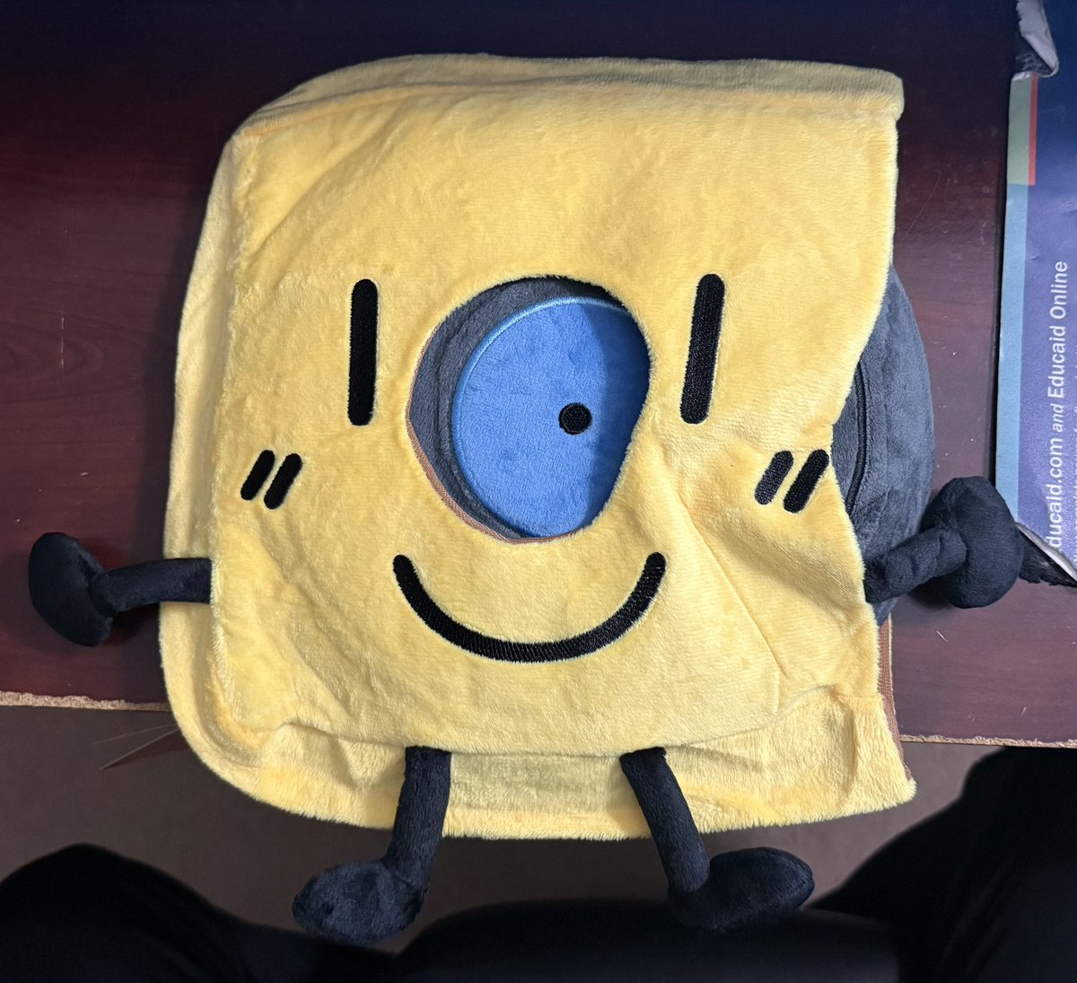 duskhasvanished's tweet image. Hello!! Does anyone else have the Record (BURNER) plush? I just got mine today and it looks different from the photos online

Help would be greatly appreciated!! #osc #objectshow #objectshowcommunity @OSCplush_news