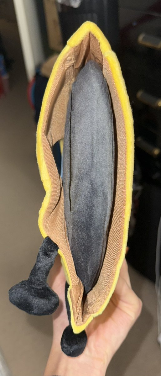 duskhasvanished's tweet image. Hello!! Does anyone else have the Record (BURNER) plush? I just got mine today and it looks different from the photos online

Help would be greatly appreciated!! #osc #objectshow #objectshowcommunity @OSCplush_news