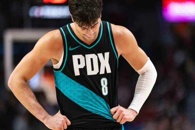 SleeperBlazers's tweet image. Deni Avdija already with the double-double at halftime! 🏎💨🔥

▪︎ 11 points
▪︎ 12 rebounds 

Turbo stacking stats with speed 🌹 
#ripcity #blazersnation #pdx