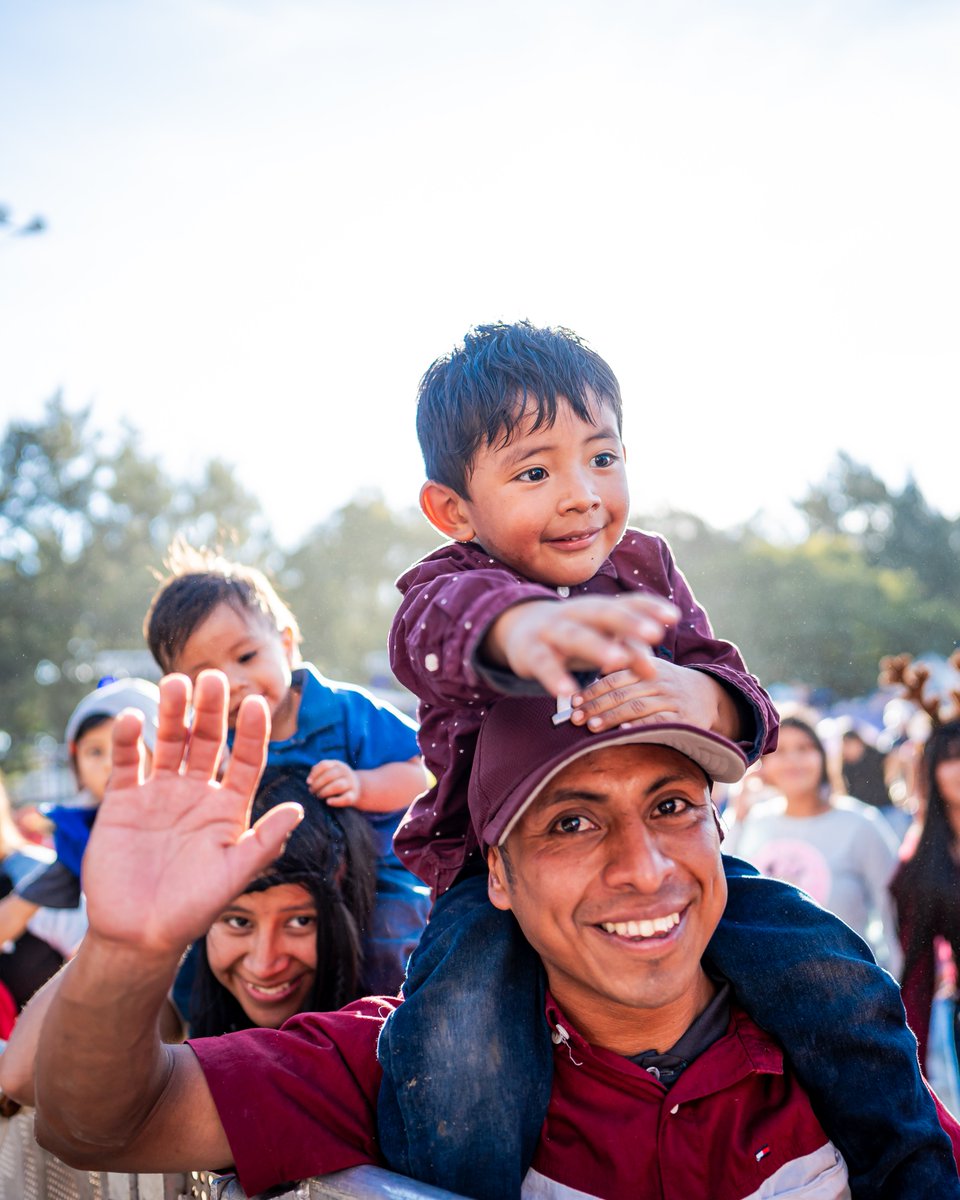 ¡Guatemala encendió la ilusión en La Noche de los Deseos! ✨🎆

Así se vive el ambiente junto a Pollito en las #LucesCampero.

Recuerda que puedes disfrutar la transmisión en Facebook Live o por Canal 3.

¡Faltan pocas horas para vivir #LaNocheDeLosDeseos a todo sabor! 🐥💛🧡