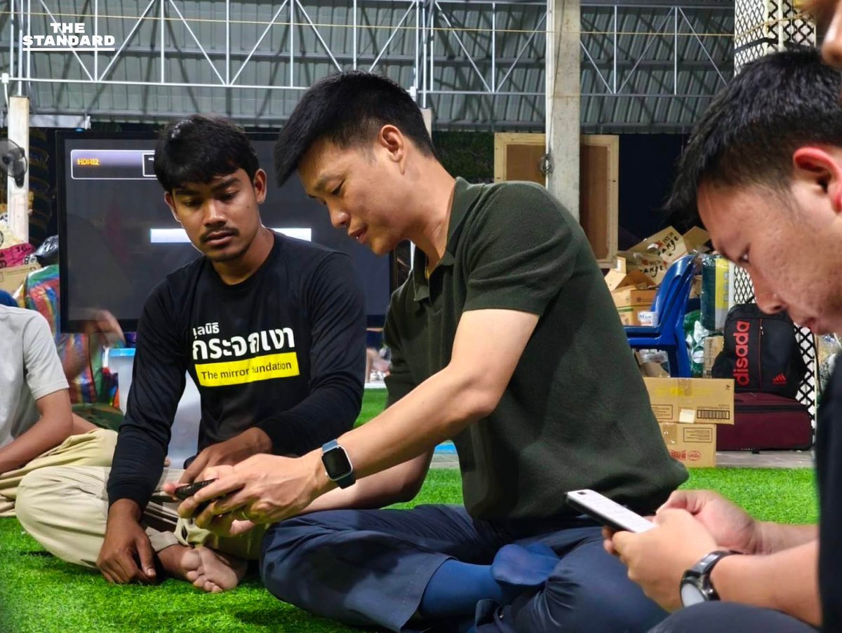 thestandardth's tweet image. ณัฐพงษ์ประจำการหาดใหญ่ ยกระดับภารกิจฟื้นฟูหลังน้ำลด
.
ค่ำวานนี้ (30 พฤศจิกายน) ณัฐพงษ์ เรืองปัญญาวุฒิ สส. แบบบัญชีรายชื่อ หัวหน้าพรรคประชาชน ลงพื้นที่อำเภอหาดใหญ่ จังหวัดสงขลา พร้อมทีมงานพรรคประชาชน เพื่อทำภารกิจฟื้นฟูบ้านเรือนหลังสถานการณ์อุทกภัย…