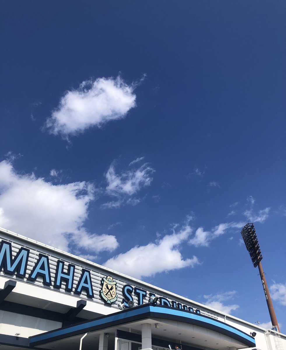 ElgorazoN's tweet photo. この乾燥時期、ポカリスエットを飲んで喉を潤し、来週は年末に向けてエナジー補充でレッドブルを飲む

これが理想だな https://t.co/oXXIx1dpIa