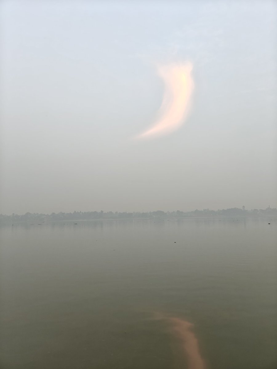 cs2903singh's tweet image. A moment when the sky decided to paint itself.
The fog and the light created this incredible crescent, mirrored perfectly below. It feels like a portal to tranquility.
#SkyPhenomenon #MistyMorning #PeacefulVibes #WaterReflection #NaturePhotography #GoldenCrescent #TravelDiaries