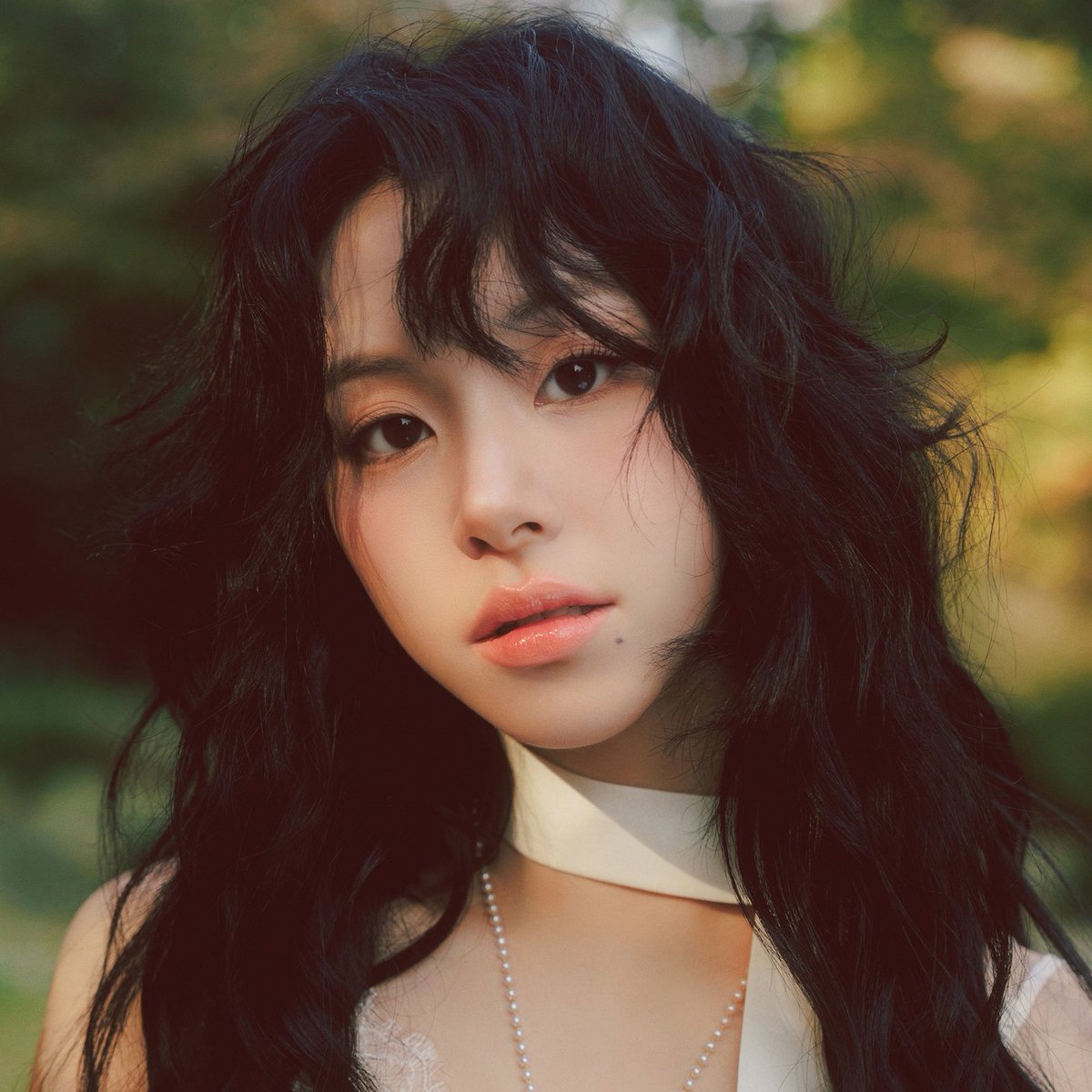 chartdata's tweet image. #CHAEYOUNG (of TWICE) has earned her first 1 million selling single in the US as a soloist.