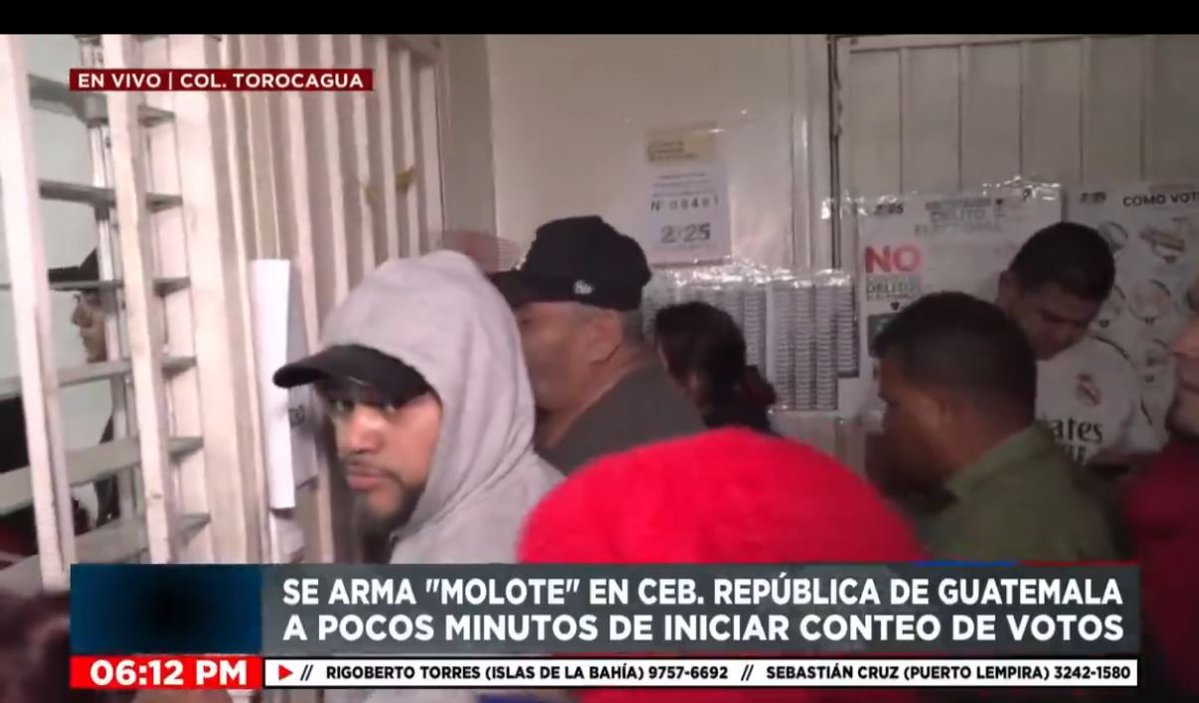 CONADEH's tweet image. 2/3 El #CONADEH recuerda que, según el art. 17 del Reglamento de Observación Electoral, las y los observadores tienen derecho a permanecer en todas las etapas de la jornada, incluido el escrutinio, desde lugares visibles para cualquier persona.