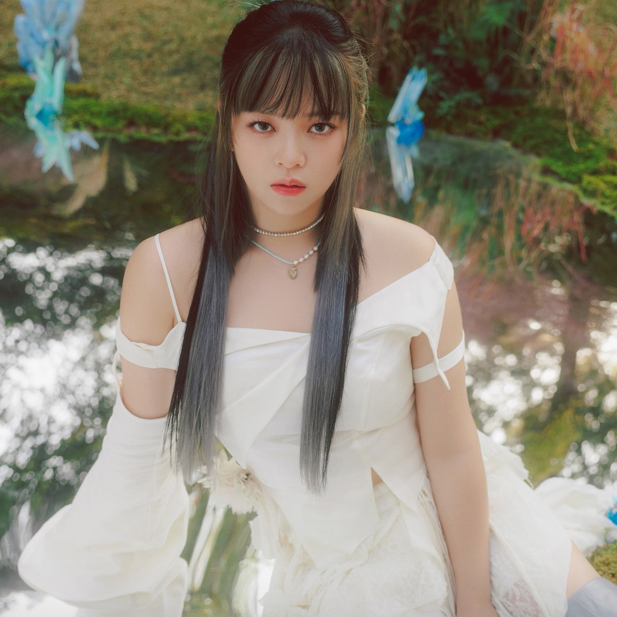 chartdata's tweet image. #JEONGYEON (of TWICE) has earned her first 1 million selling single in the US as a soloist.