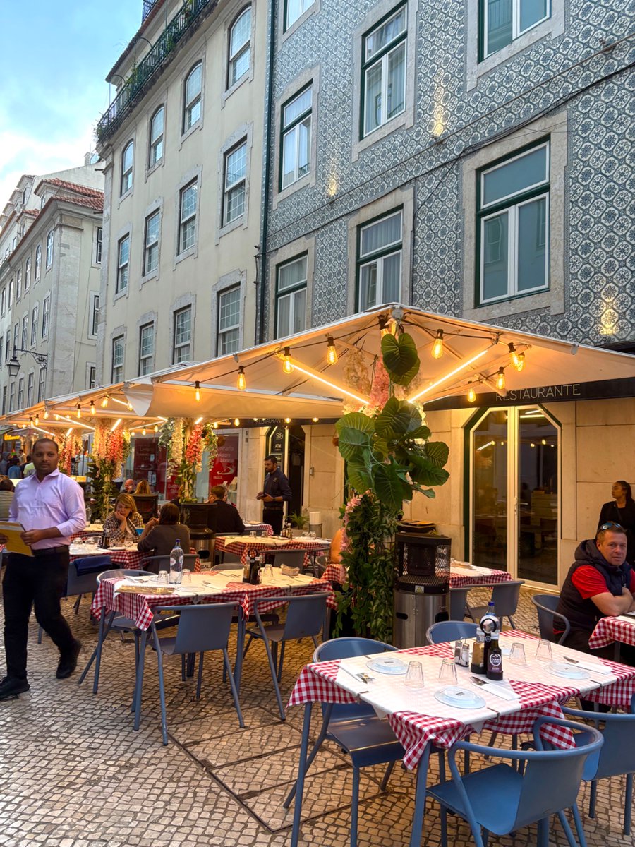 portugaltopics's tweet image. 安全な国ランキング2025に🇵🇹が入賞

1. 🇮🇸 Iceland
2. 🇮🇪 Ireland
3. 🇳🇿 New Zealand
4. 🇦🇹 Austria
5. 🇨🇭 Switzerland
6. 🇸🇬 Singapore
7. 🇵🇹 Portugal
8. 🇩🇰 Denmark
9. 🇸🇮 Slovenia
10. 🇫🇮 Finland

良く治安聞かれますが日本以上に治安いいです。