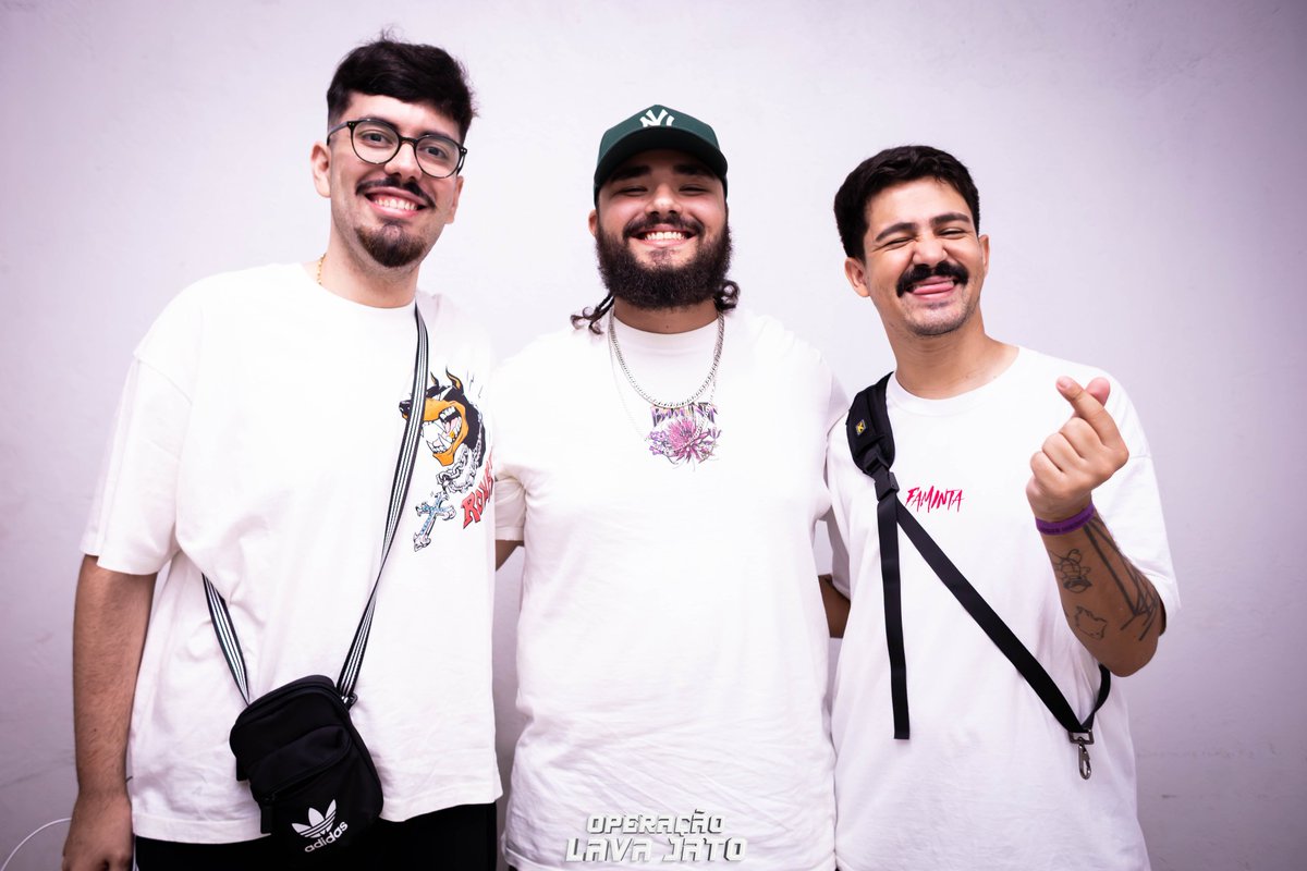 Henriq_lousa's tweet photo. Nós quando não combinamos o look
@kcs666 @y0ngDJ https://t.co/sPrk2mC1xZ