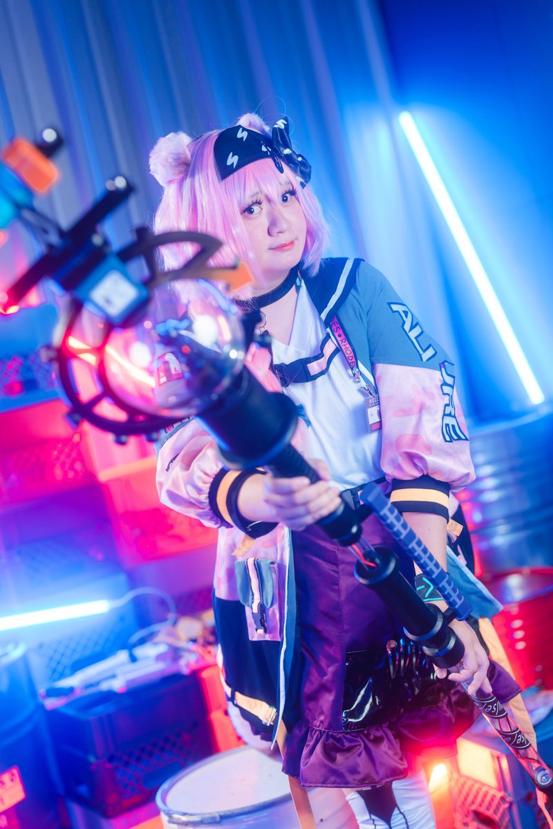 [ cosplay ]

goldenglow || arknights
ゴールデングロー

i love goldenglow 🥹🥹 it was a lot of fun shooting her in korea even though the prop was a pain to transport LOL

📷: <a href="/lesterseong/">LesterSeong</a>

#Arknights #明日方舟