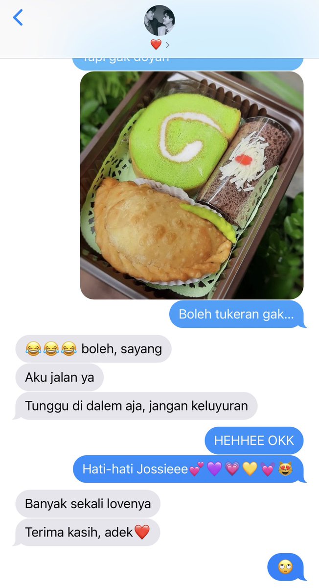 dearatte's tweet image. mas cemong dan si penyiar pasusu era gak bisa ikutan trend suami nawarin snack rapat soalnya mereka sama-sama langganan meeting😂😭😂 

nawarin❌ tukeran✅✅