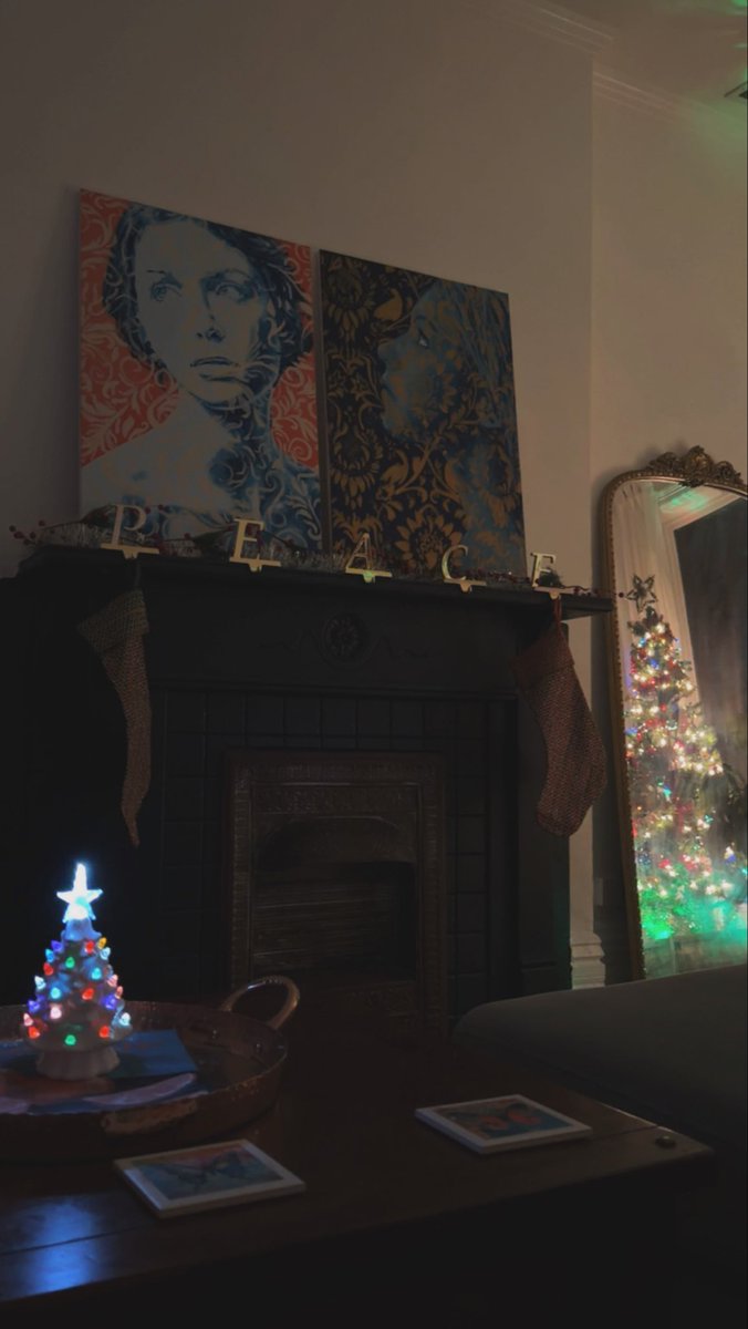 lo___yo's tweet photo. December 1st means it’s time for Christmas 🎄 https://t.co/JWdQspGnui