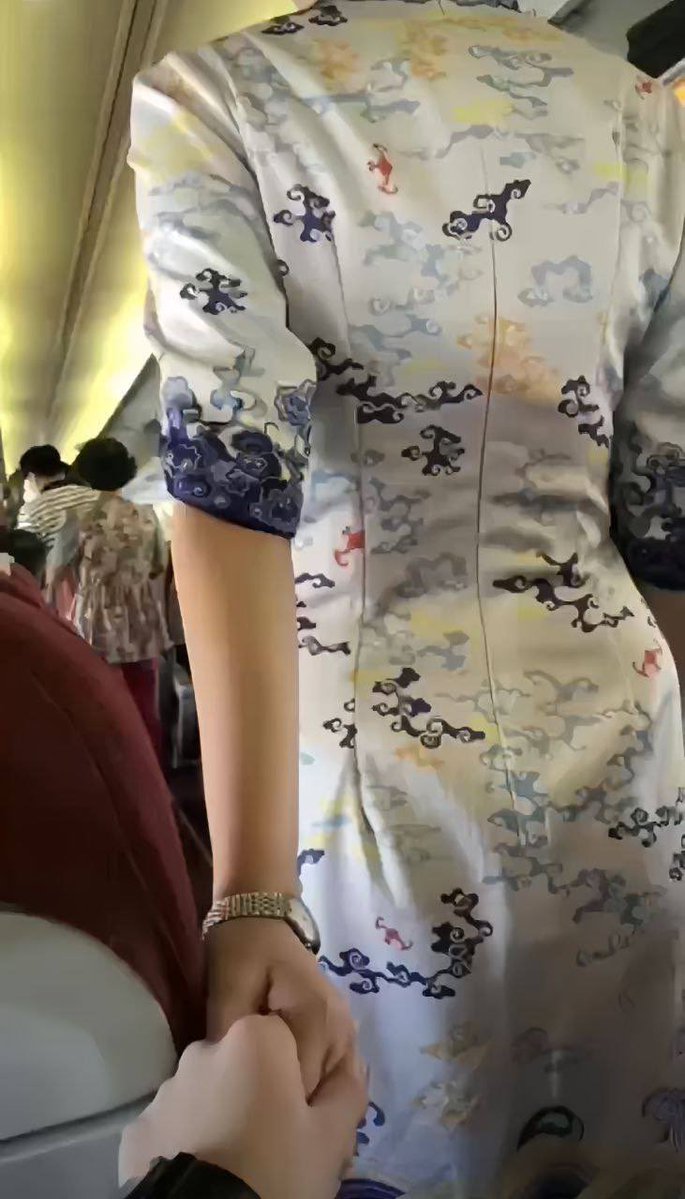 只能和男友一起～