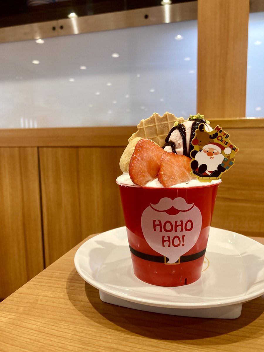 くら寿司「いちごのショートケーキパフェ」530円281kcal その名の通り