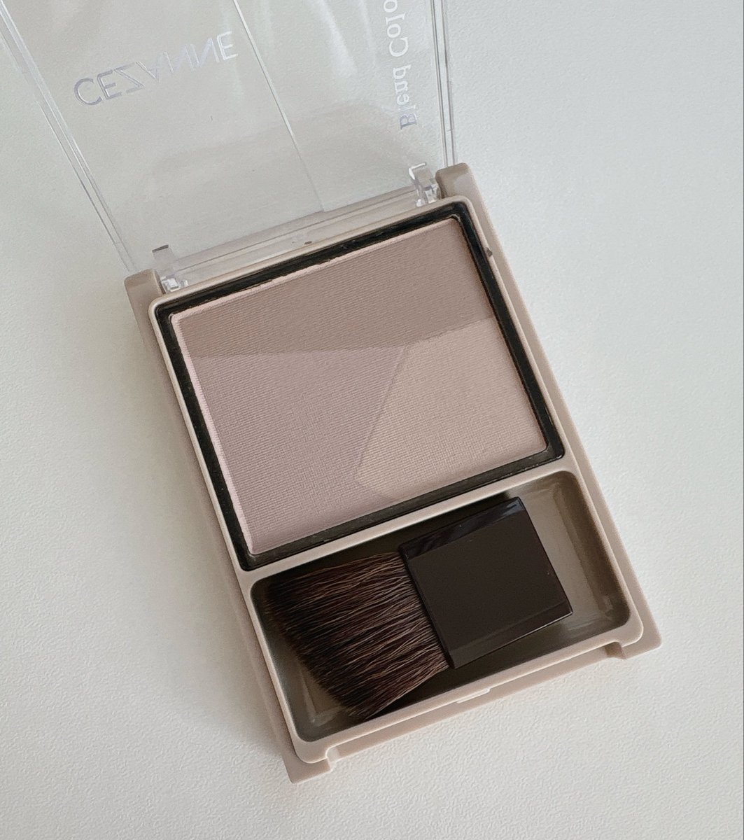 Luna_Lavendel's tweet image. 小田切ヒロさん買い。人の肌に自然に含まれる色素だけで影を織ったみたいな、少しの血色と透明感と彫りで骨格を引き出すプチプラとは思えない繊細な色味。ものすごく自然なのに確実に陰影ができてすごい