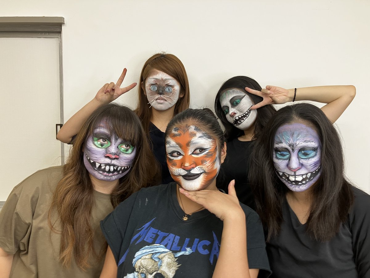 nyma_make's tweet photo. 特殊造形アーティストYumiko YahataさんのFacepaint授業🎨✨
アニマルや妖怪フェイスを特殊メイクで実践🔥
エアブラシで陰影にも挑戦！
初めての特殊メイクに皆ワクワクでした😊
#特殊メイク #フェイスペイント https://t.co/DBTIfON47l