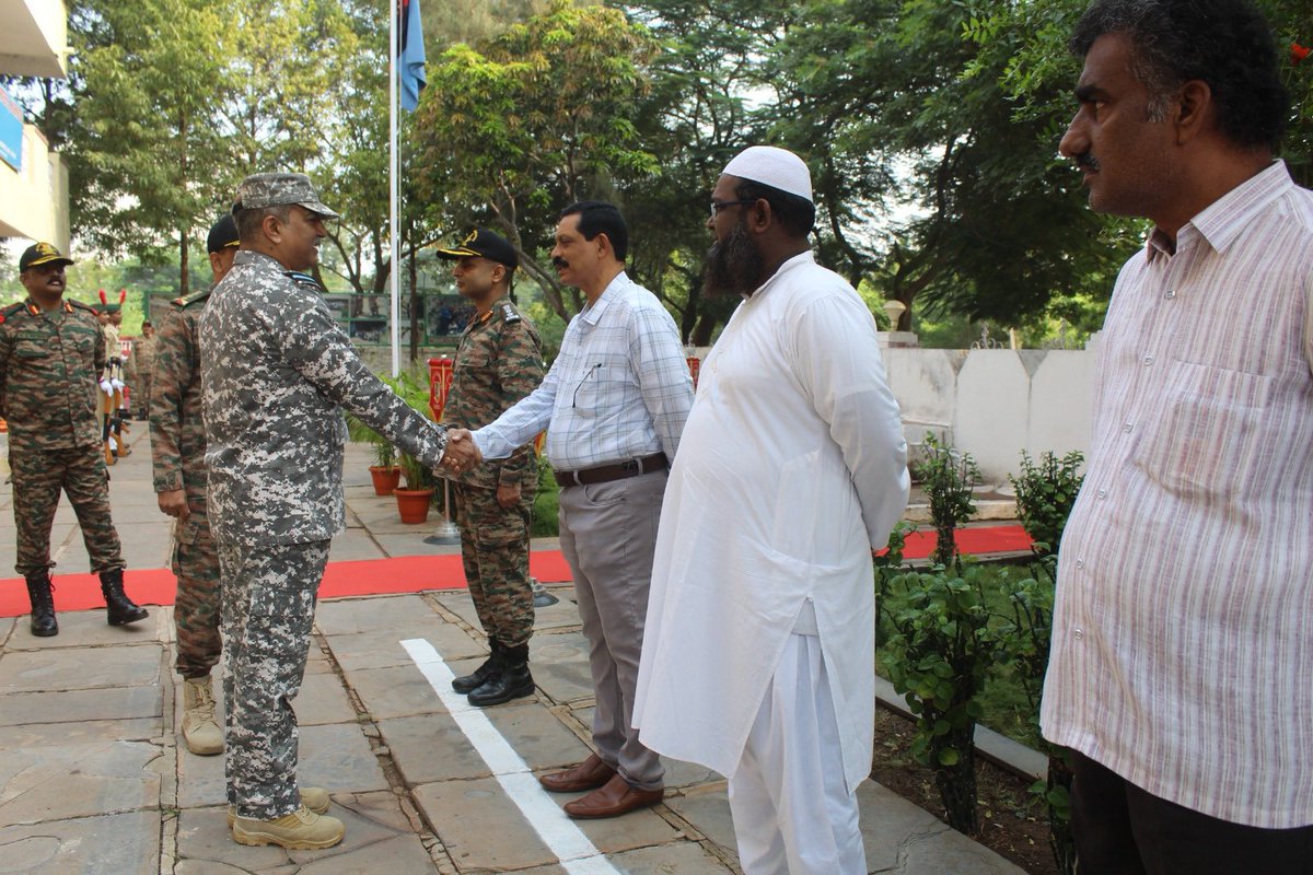 nccgpkur1's tweet photo. DDG Air Cmde Narsingh Sailani visited NCC Gp Kurnool for Adm Inspection on 28 Nov 25. He was accorded Gd of Honour . DDG was briefed by Col Alok Tripathi, Gp Cdr. A Special Sainik Sammelan was org with all ranks wherein DDG shared the way ahead and  appreciated the work done. https://t.co/KTd5l1Tx7U