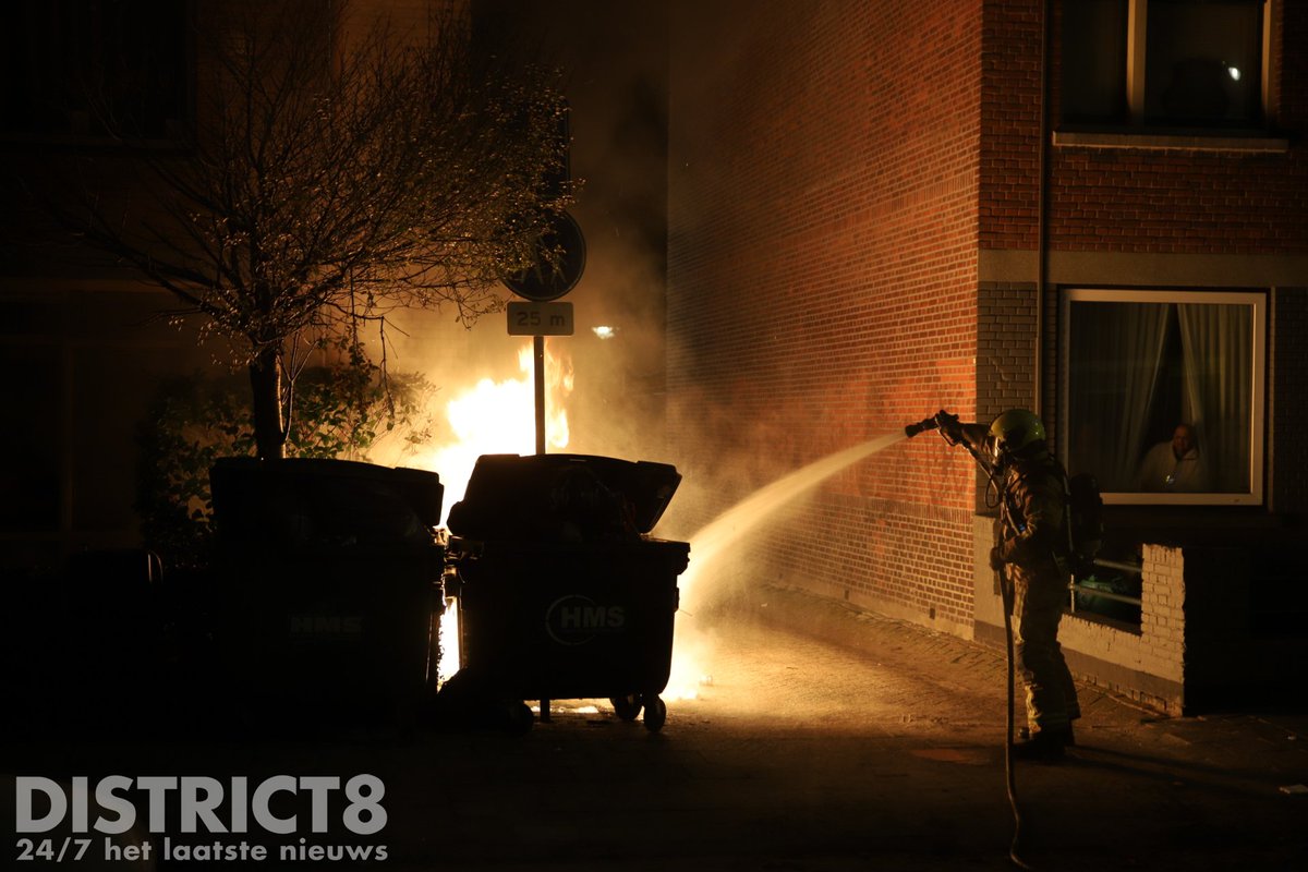 Brand in afvalcontainer aan Harderwijkstraat in Den Haag