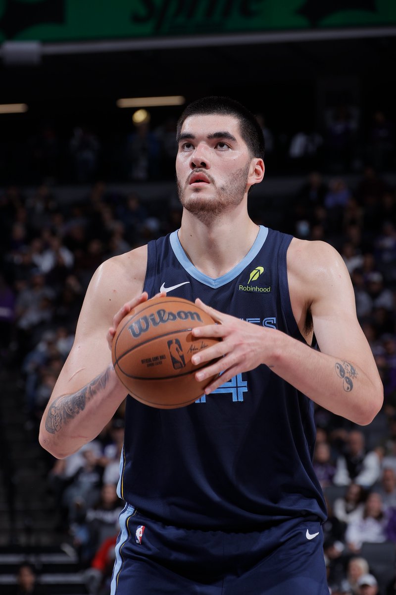 Zach Edey is the 3rd player in @memgrizz franchise history to record 30+ PTS, 15+ REB, and 3+ BLK in a game, joining: 

Zach Randolph
Pau Gasol 

Elite company for Edey.  