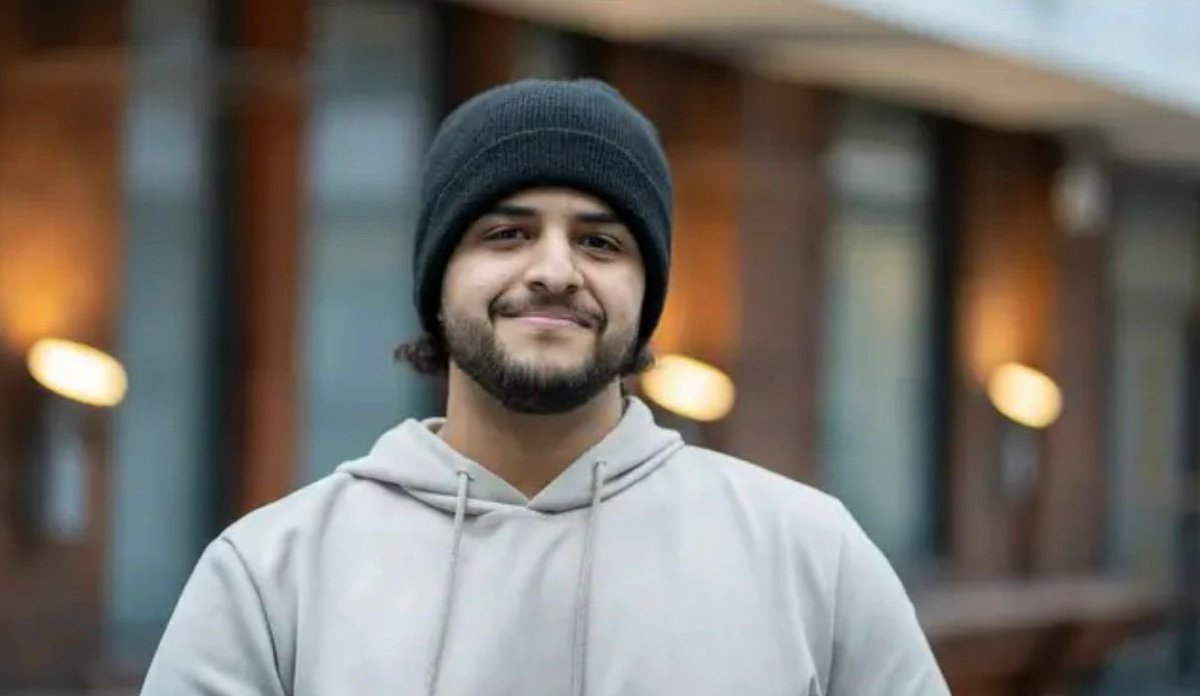 في موقف نبيل يعكس شجاعة السعوديين..

الشرطة البريطانية تشيد بشجاعة الشاب السعودي "حمزة البار"، بعد إنقاذه سيدة من محاولة اعتداء جنسي في سندرلاند البريطانية.

الشرطة أطلقت عليه لقب "البطل حمزة".

-