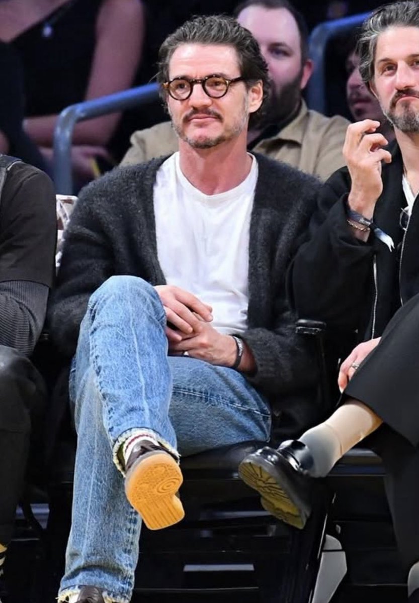 honeyedpascal's tweet image. make it stop I cannot handle this rn