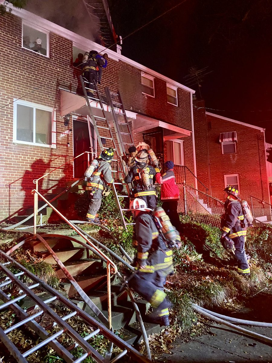 dcfireems's tweet image. Images from the Working Fire in the 4200 block of Gorman St SE. 4 residents were safely removed from the home by firefighters , some by ladder. #DCsBravest