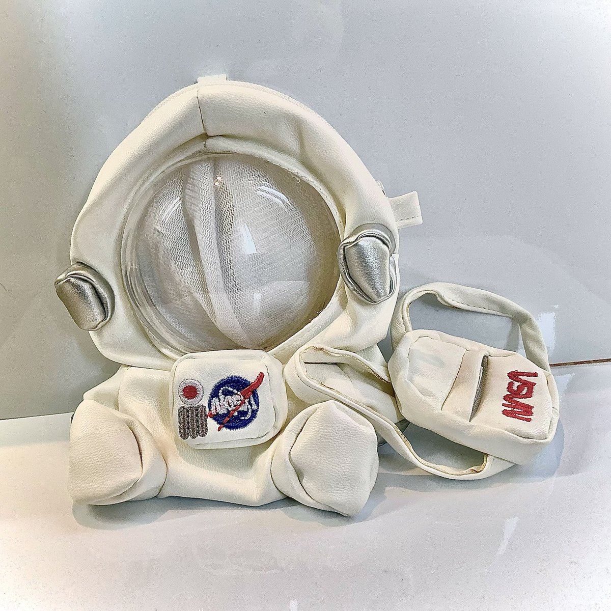 💫7階ISEKI ぬい服・推し活館よりお知らせ💫

✧大人気の宇宙服✧入荷しました❕❕ショルダーで持ち歩いても、そのまま座らせてもかわいいぬい服です🪐🎵
数が少なめですので気になる方はお早めに👾☑️

本日もお待ちしております☀️