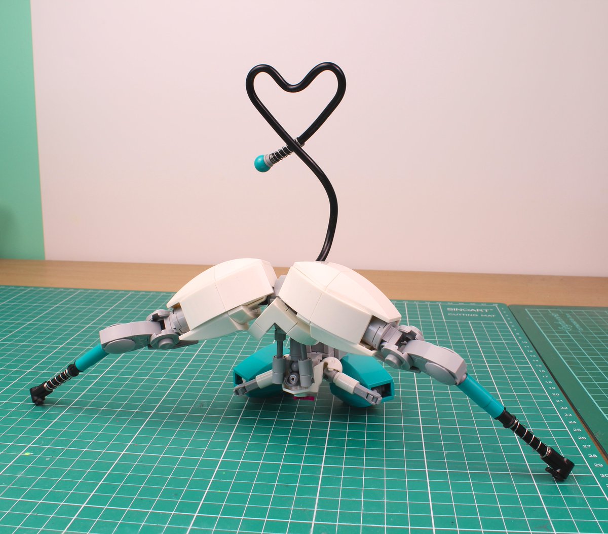 JackFrostPlamo's tweet image. since the original was so popular I figured I&apos;d remake this the old jacko photo with the latest neko-robo version #いいおしりの日