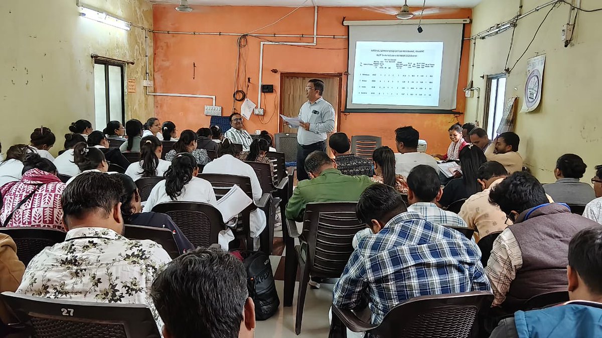 SbccSankheda's tweet photo. તા.૨૯/૧૧/૨૦૨૫ ના રોજ તાલુકા ક્ક્ષાએ આરોગ્ય લક્ષી તમામ પ્રોગ્રામ અંતર્ગત સંખેડા બ્લોક  તાલુકા ક્ક્ષા એ સવારે ૧૦.૩૦ કલાક થી  રીવ્યુ તથા કામગીરીની સમિક્ષા અંતર્ગત જીલ્લા લેપ્રોસી મેડીકલ ઓફિસર શ્રી છોટાઉદેપુર નાં અધ્યક્ષ સ્થાને તાલુકાના તમામ કર્મચારીઓ ની મીટીગ યોજવામાં આવી. https://t.co/4io3fcIbHk
