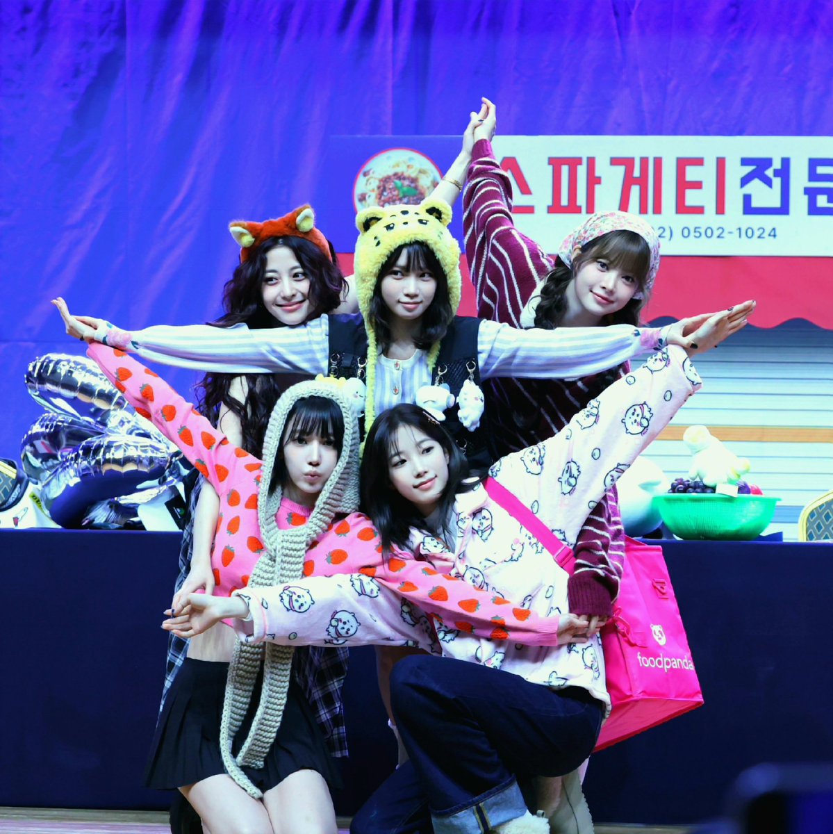 안녕하세요 피어입니다.

핌둥이들을 이쁘게 담고싶은데 제 실력이 부족해서 아쉬움이 크네요..

이번 활동은 끝이났지만 다음 컴백이 올때까지 사진 실력이나 보정 연습을 많이해서 다음엔 더욱 이쁜 사진으로 찾아오겠습니다!!

중간중간 연습한거 보여드릴게요..!
날씨가 추워지는데 감기