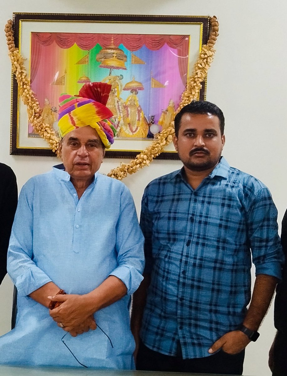 माननीय कानून मंत्री <a href="/JogarampatelMLA/">Jogaram Patel</a> जी को जन्मदिन की बहुत बहुत शुभकामनाएं।
आपकी दृढ़ कार्यशैली,न्याय के प्रति प्रतिबद्धता और युवाओ की समस्याओ का तुरंत निस्तारण करवाना सबके लिए मिसाल है।
ईश्वर से प्रार्थना है कि आपको लंबी उम्र,उत्तम स्वास्थ्य और निरंतर जनसेवा की शक्ति प्रदान करे