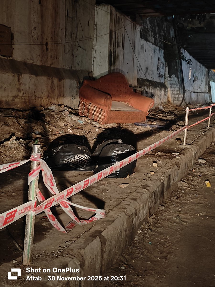 Someone has dropped a sofa and a large amount of debris on the left side of the Miller's Road Extension underbridge.

Metal poles with striped tape were installed during a recent cleaning to limit access to this location. But?

#Bengaluru <a href="/GBA_office/">Greater Bengaluru Authority</a> <a href="/ICCCBengaluru/">INTEGRATED COMMAND AND CONTROL CENTRE</a> <a href="/GBAChiefComm/">Maheshwar Rao.M, IAS</a>
